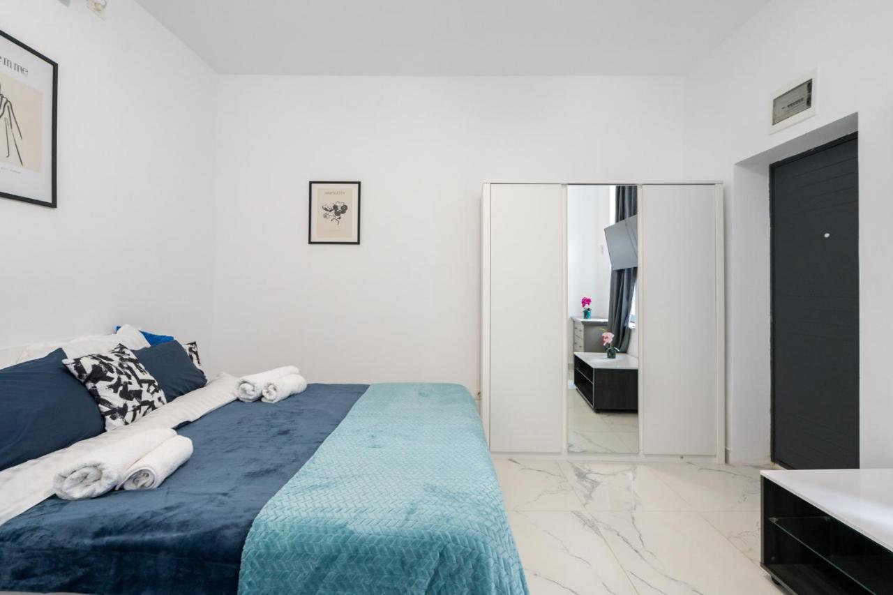 Blue-Line-Apartment-Unirii Bukarest Exterior foto
